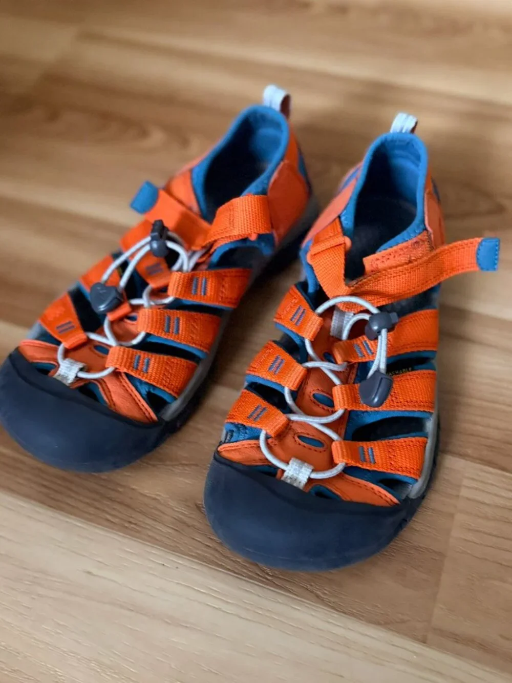 KEEN Boys' Orange & Blue Sandals – Size 4 🧡💙